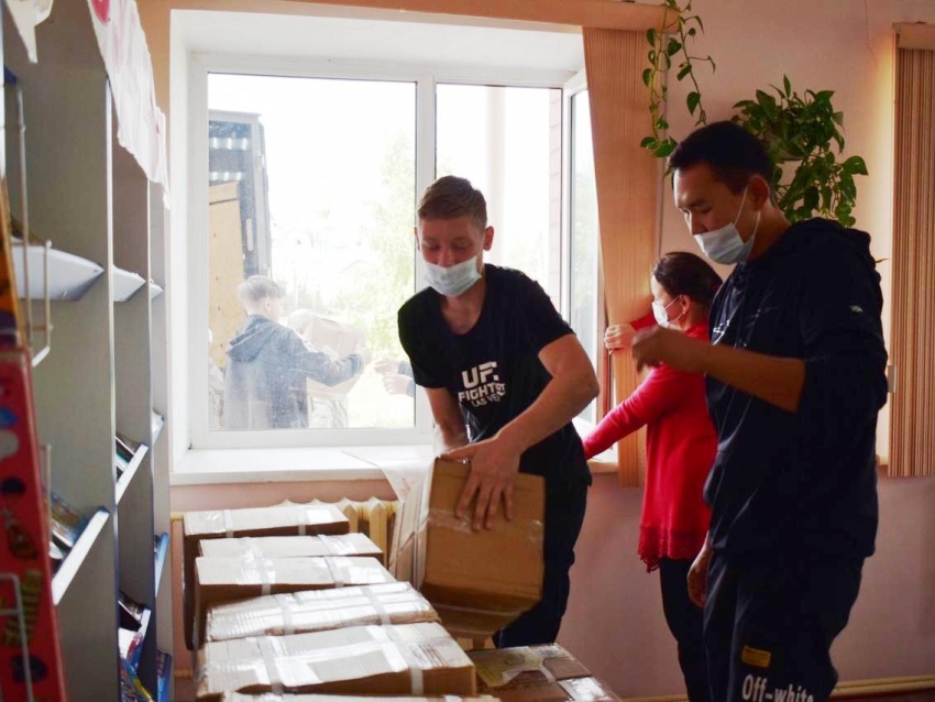 В библиотеку Могойтуйского района поступили новые книги на средства народной программы «Мы вместе» 